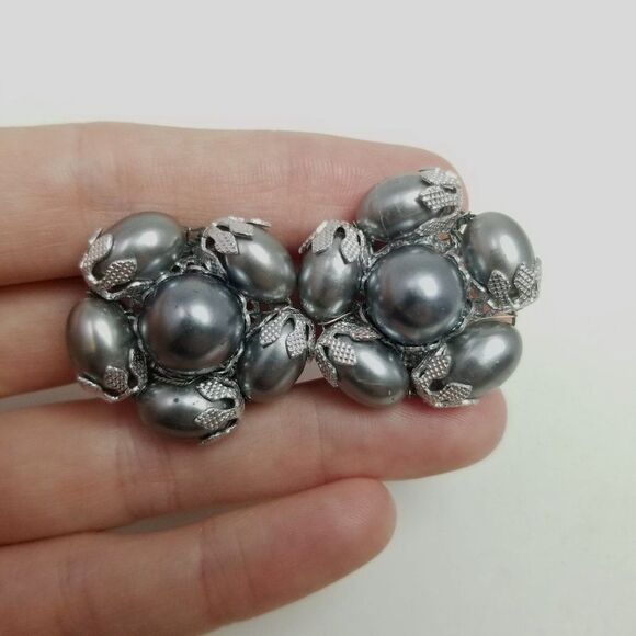 Vintage Metallic Gray Bead Cluster Clip On Earrings, Retro 60s Style, Japan - Picture 1 of 7